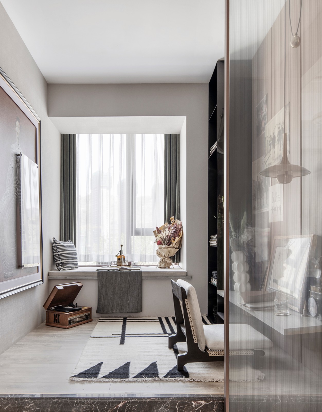 現(xiàn)代輕奢風(fēng)格室內(nèi)設(shè)計家裝案例-書房 現(xiàn)代輕奢風(fēng)格室內(nèi)設(shè)計家裝案例-書房