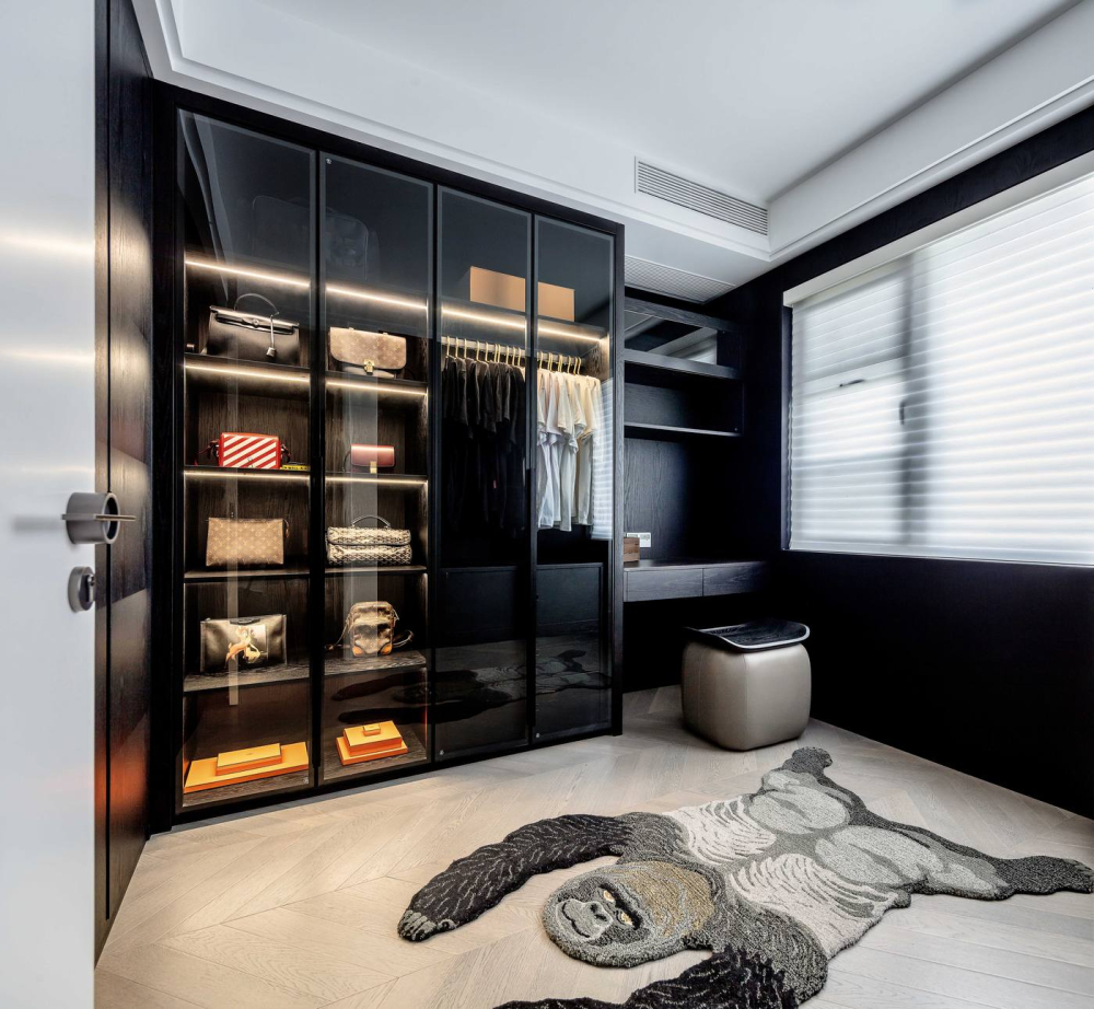 現(xiàn)代簡(jiǎn)約風(fēng)格室內(nèi)家裝案例效果圖-衣帽間 現(xiàn)代簡(jiǎn)約風(fēng)格室內(nèi)家裝案例效果圖-衣帽間