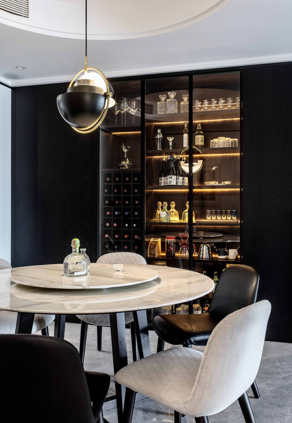 現(xiàn)代簡(jiǎn)約風(fēng)格室內(nèi)家裝案例效果圖-餐廳餐邊柜 現(xiàn)代簡(jiǎn)約風(fēng)格室內(nèi)家裝案例效果圖-餐廳餐邊柜