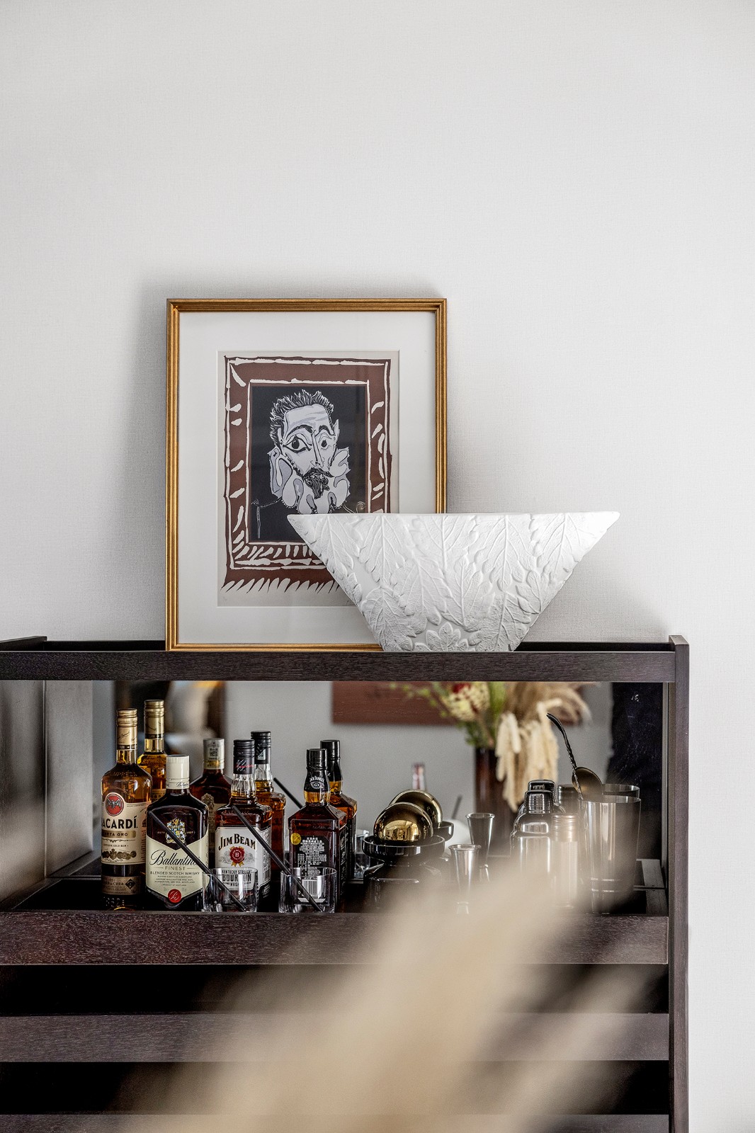 現(xiàn)代輕奢風(fēng)格室內(nèi)設(shè)計家裝案例-酒柜 現(xiàn)代輕奢風(fēng)格室內(nèi)設(shè)計家裝案例-酒柜